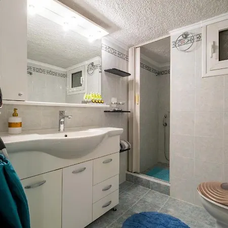 Johnny's Three Bedroom アパート
