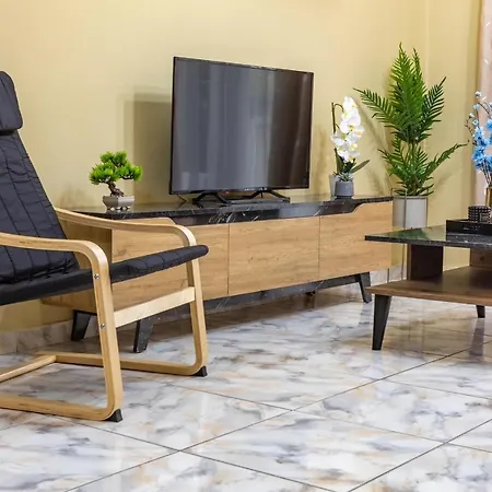 Johnny's Three Bedroom *