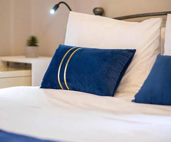 Johnny's Three Bedroom